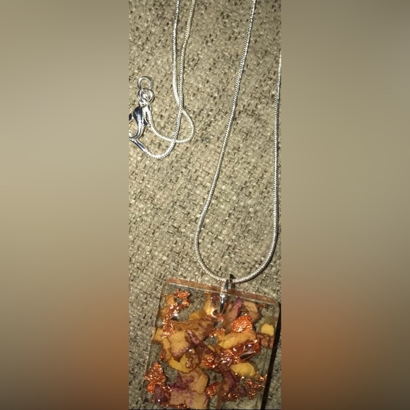 Handmade Burnt Rose Petals & Copper Flakes Pressed Flower Resin Square Necklace - Picture 12 of 13